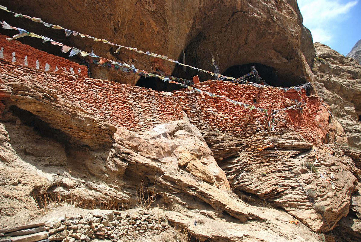 Mustang 02 07-1 Rangbyung Cave Entrance